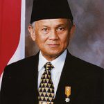 Kunci Jawaban Teks Tanggapan Biografi B.J. Habibie