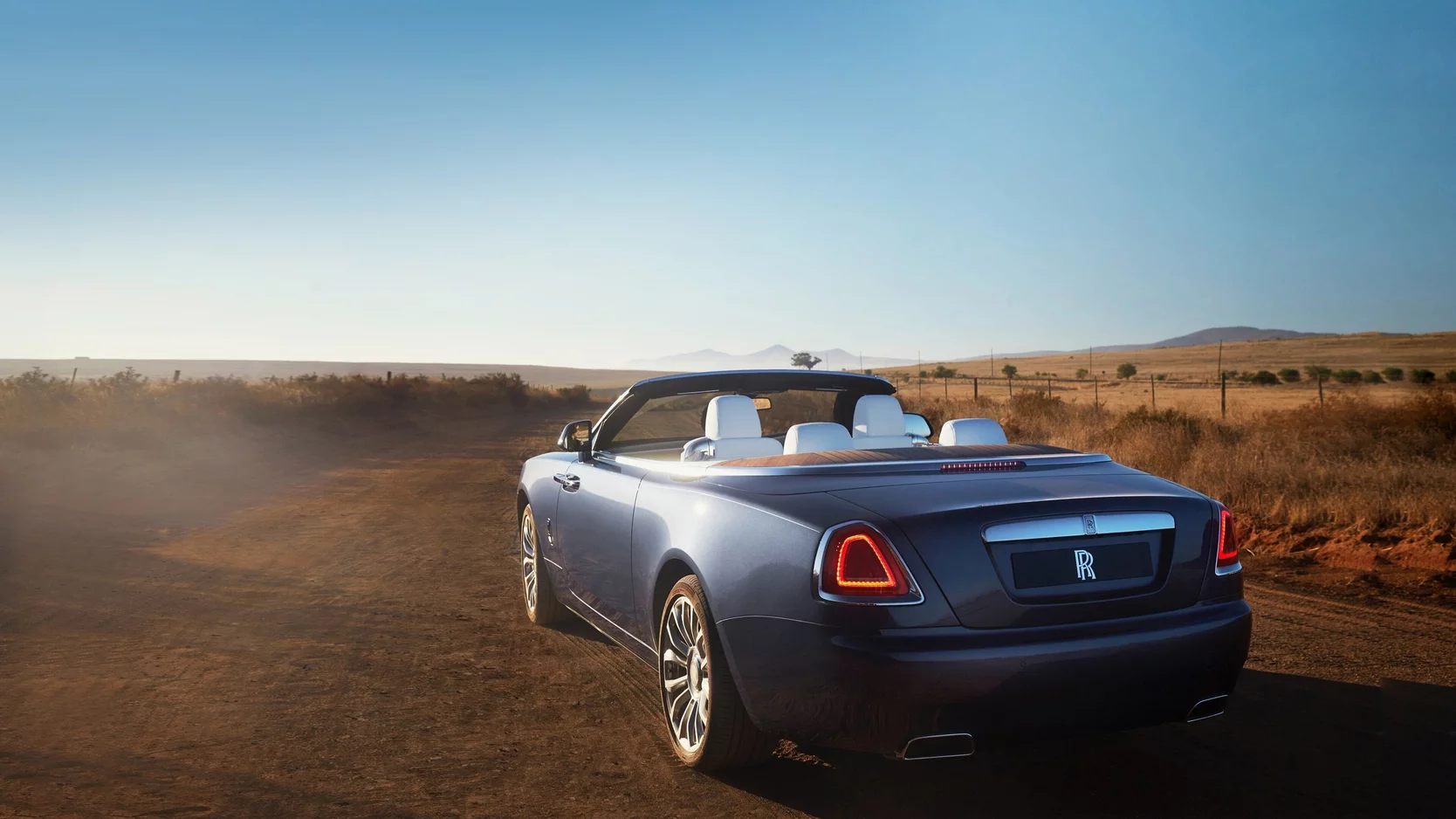 Harga Rolls Royce Dawn Terbaru, Review Lengkap Spesifikasi dan Interior!